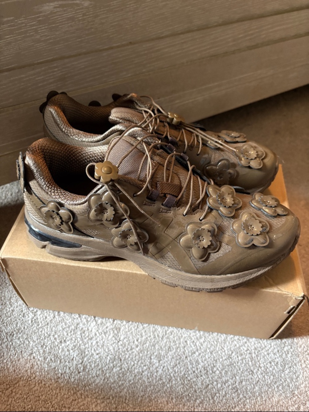 Cecilie Bahnsen Asics Women's Brown Floral Appliqué Sneakers